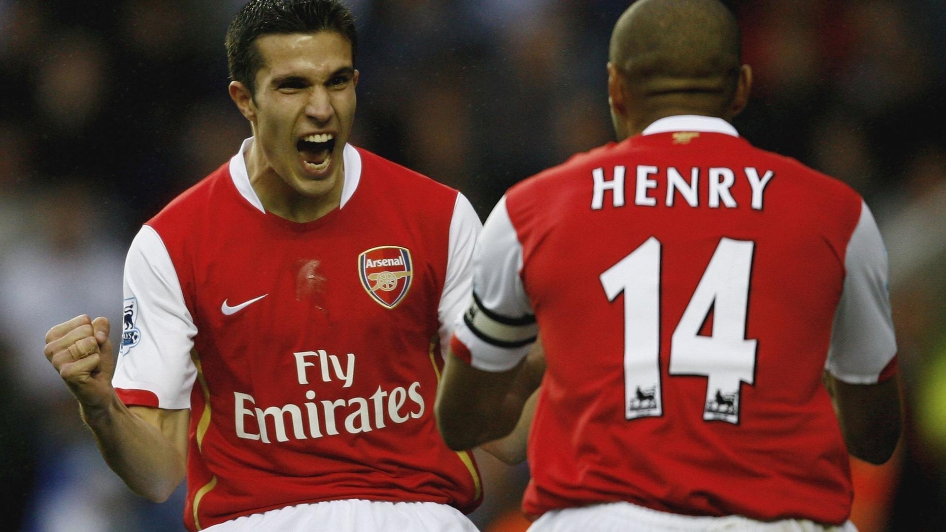 绿茵传奇再续辉煌，36岁C罗满场飞奔，眼中燃烧不息的不服输斗志